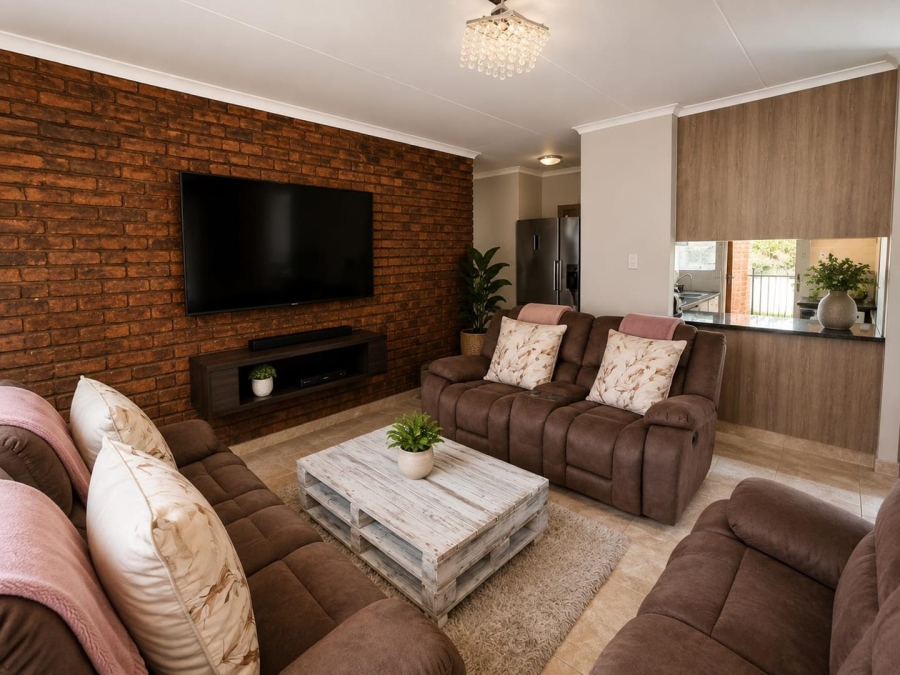 3 Bedroom Property for Sale in Heuwelsig Free State